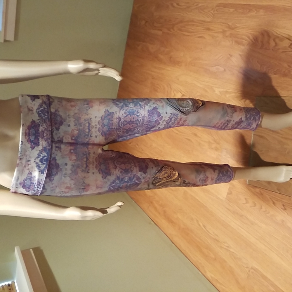 Evolution And Creation Crop Colorful leggings With Silver Foil Elephants L